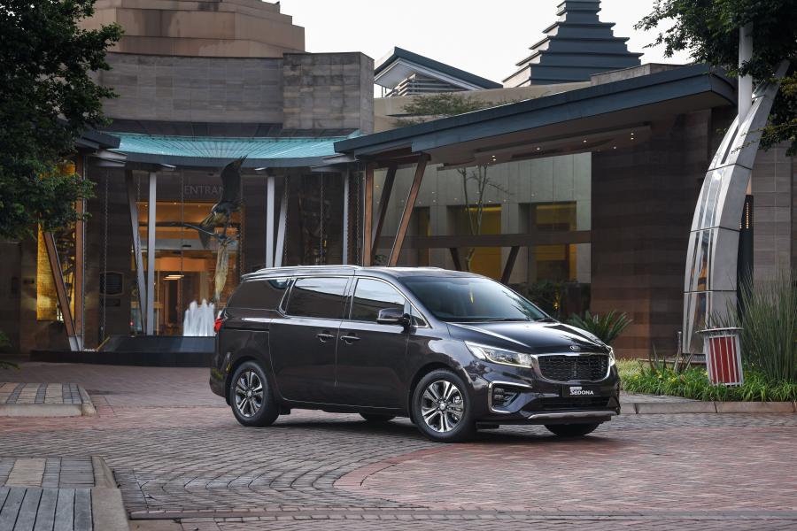  Kia Grand Sedona (YP) 2018 года  (ZA) (фото 38 из 40)